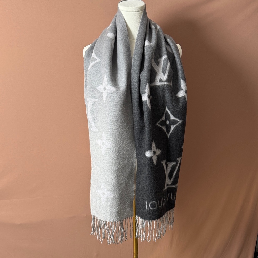 Louis Vuitton Monogram Cashmere Gray Gradient Reversible Scarf